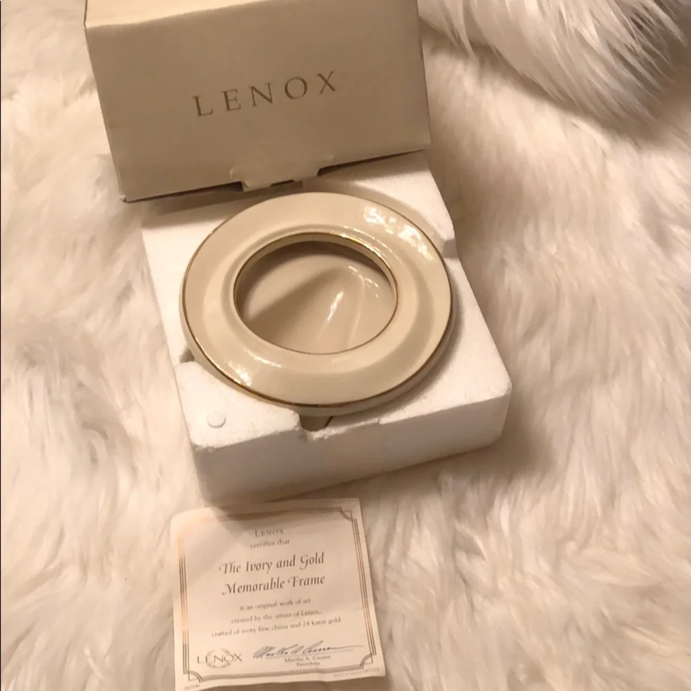 Lenox Ivory & Gold Memorable Frame Fine Ivory China 24K Gold Accent w/ Box & COA
